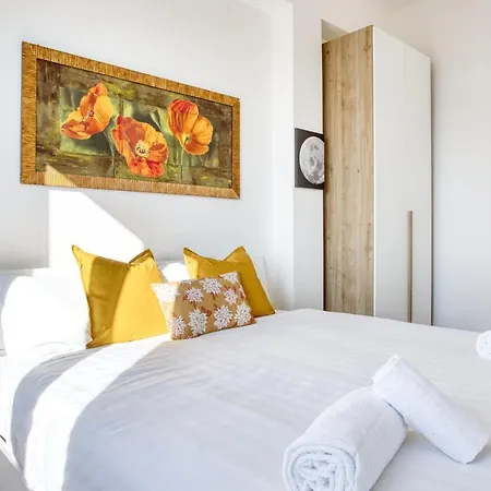Joivy Comfy Flat With Balcony Apartment